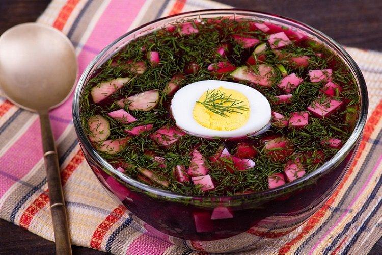 Betterave froide avec œuf et fromage de chèvre