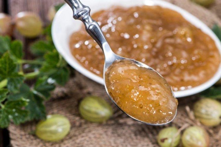 Confiture de rhubarbe aux groseilles