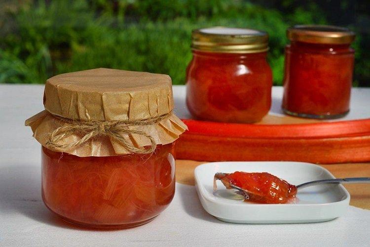 Confiture de rhubarbe dans une mijoteuse