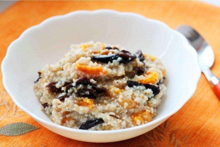 Bouillie d'orge aux fruits secs