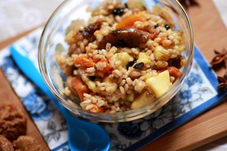 Bouillie d'orge aux fruits secs