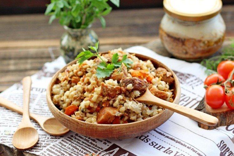 Porridge à l'orge et ragoût