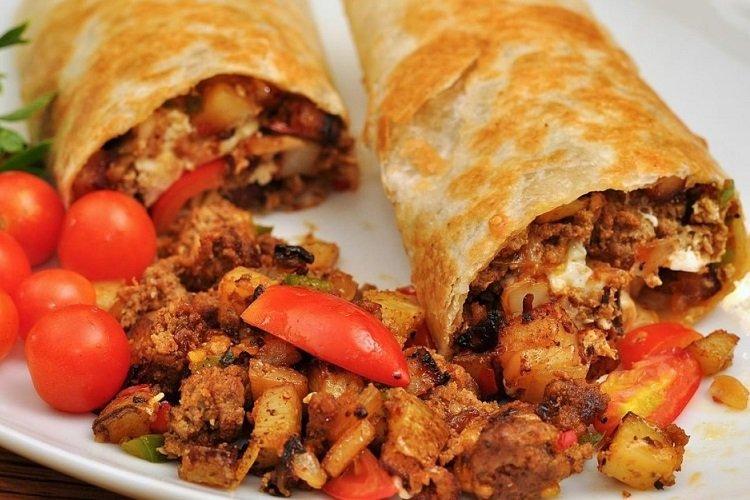 Burrito avec viande hachée et pommes de terre