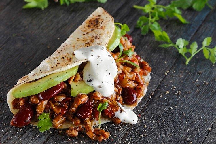 Burrito au boeuf, haricots et avocat