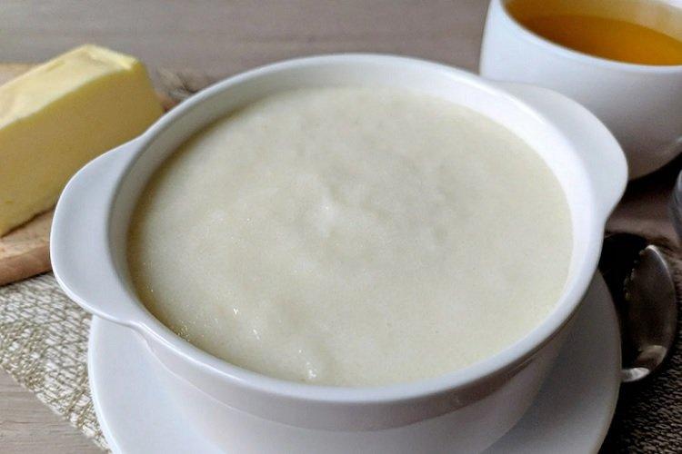 La recette classique de la bouillie de semoule au lait