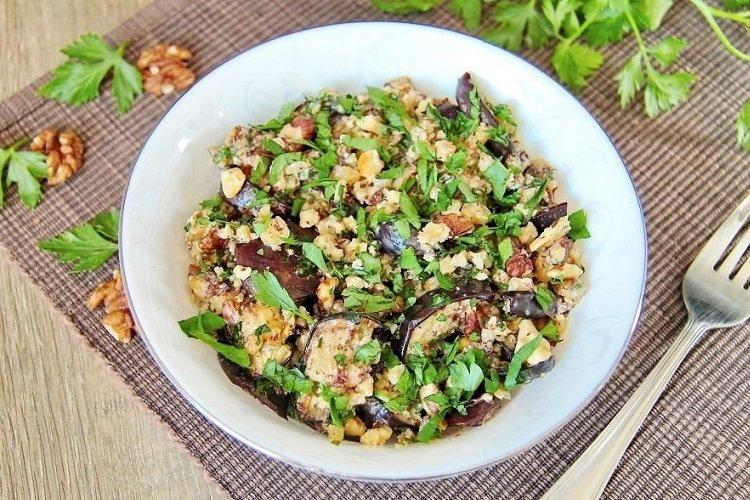 Salade d'aubergines et noix