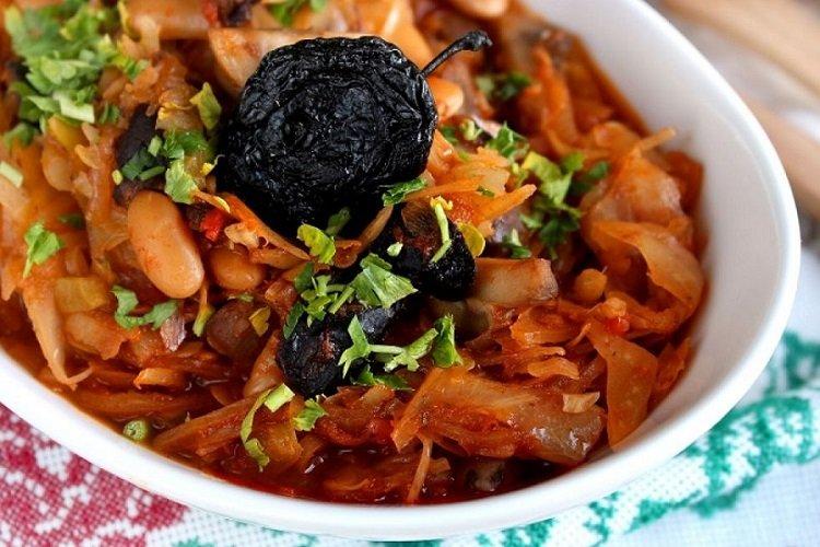 Chou mijoté aux pruneaux au four