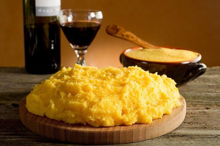 Bouillie de maïs abkhaze