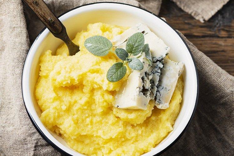 Bouillie de maïs au fromage