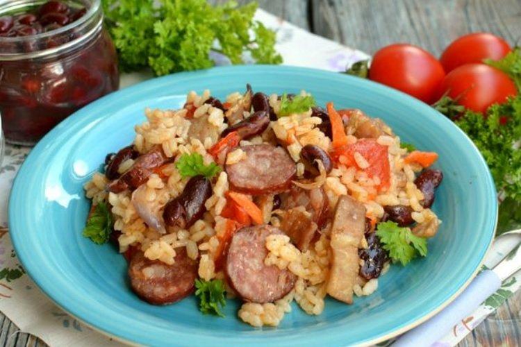 Bouillie de riz aux légumes et saucisses