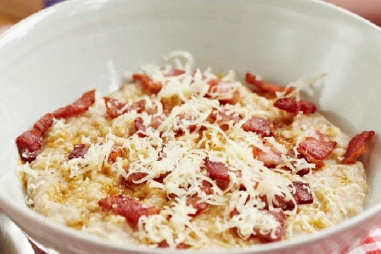 Gruau avec bacon et fromage