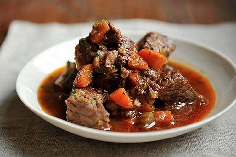 Ragoût de boeuf à la sauce tomate