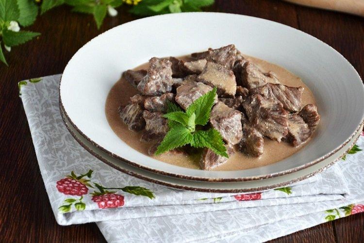 Ragoût de boeuf à la crème sure
