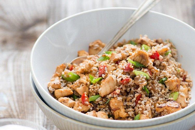 Bouillie de blé avec dinde et légumes