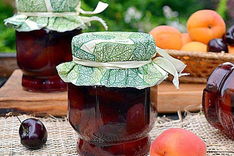 Confiture de cerises aux abricots