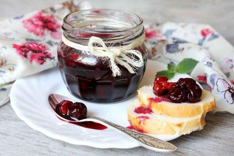Confiture de cerises et groseilles
