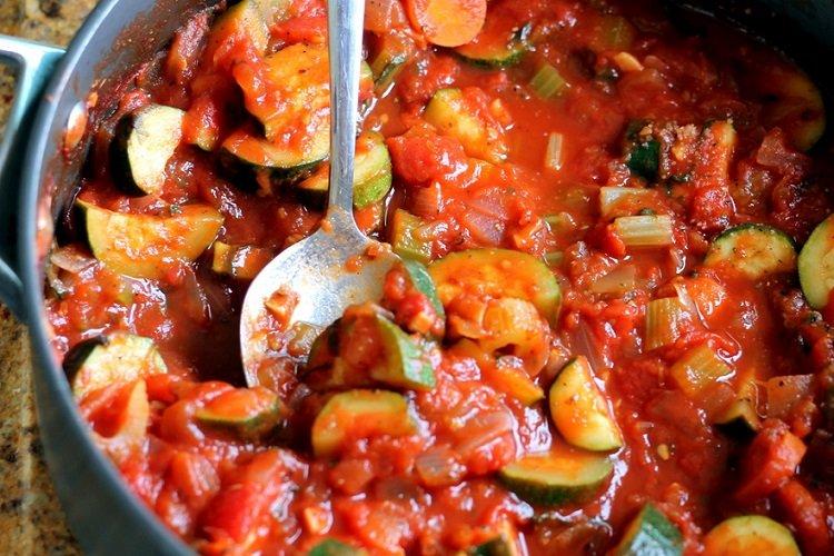 Courgettes mijotées à la tomate