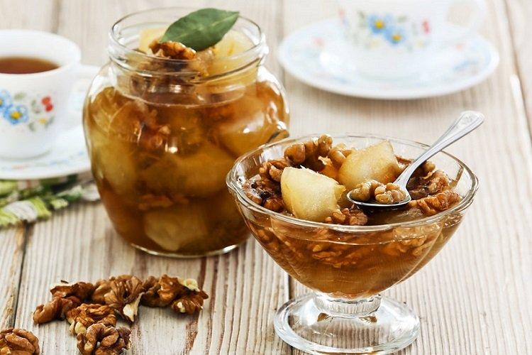 Confiture aux noix et pommes