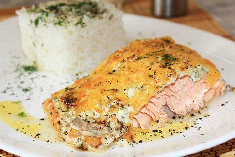 Poisson rouge au four avec mayonnaise