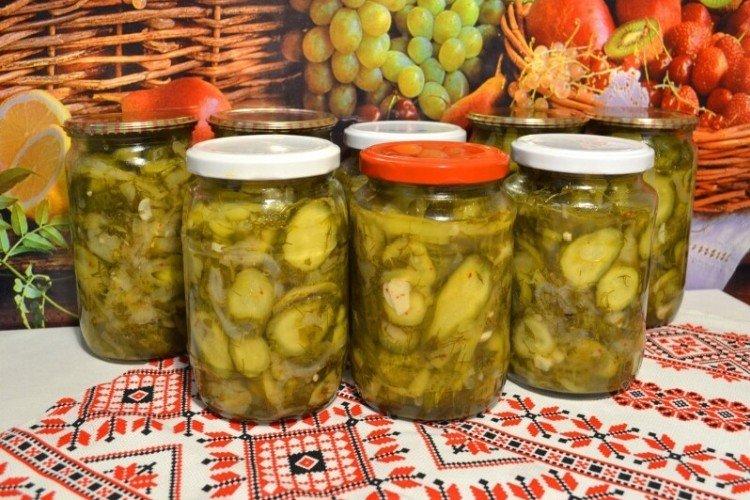 Salade de concombre Pyatiminutka