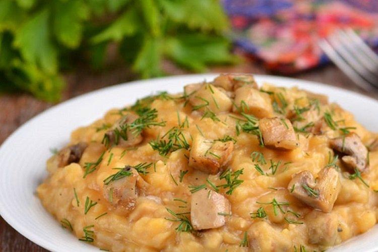 Bouillie de pois aux champignons