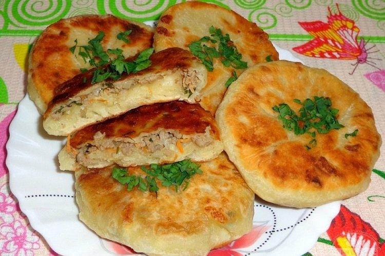 Tortillas à la viande hachée sur lait caillé