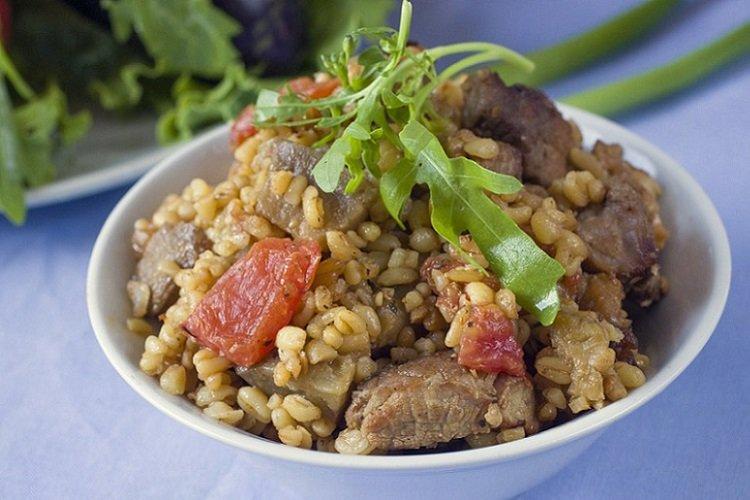 Porc braisé au boulgour et légumes