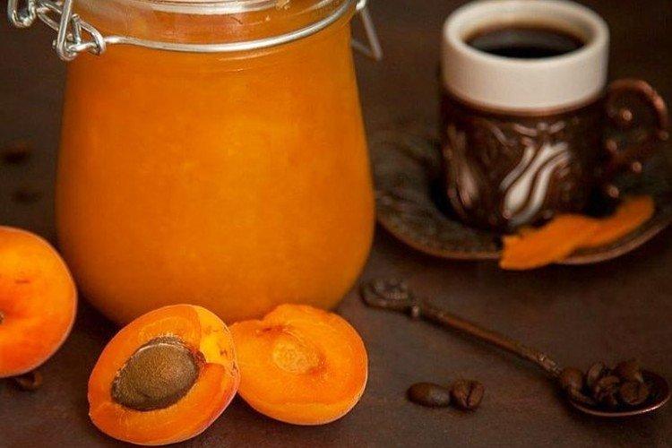 Confiture d'abricots au café