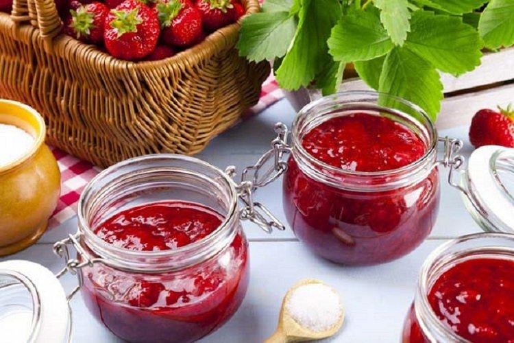 Confiture de fraises à la liqueur