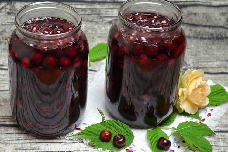 Cerises en conserve au cognac