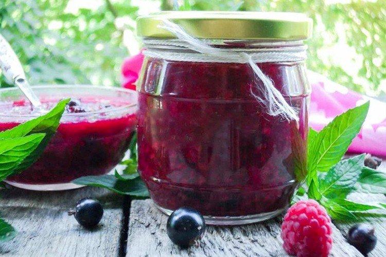 Confiture de framboises et groseilles