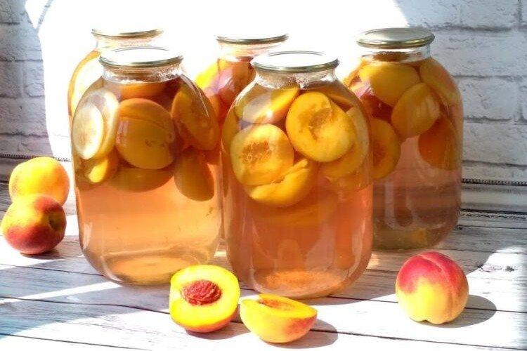 Compote de pêches pour l'hiver