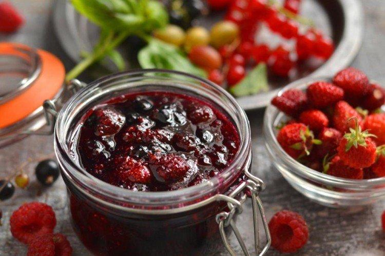 Confiture aux fruits des bois entiers