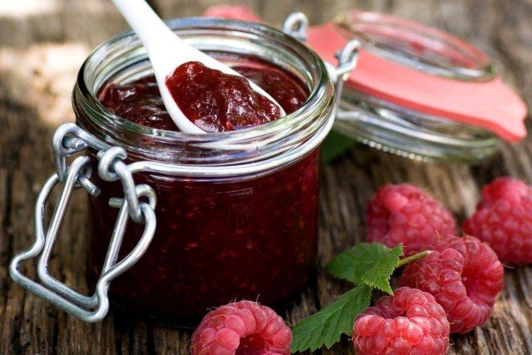 Confiture aux fruits des bois, rhum et miel