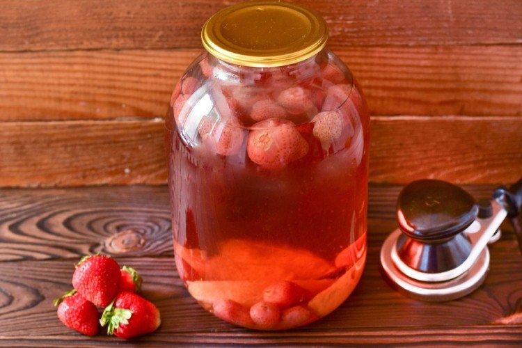 Compote de fraises aux pommes pour l'hiver
