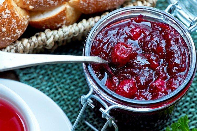 Confiture de fraises et cerises