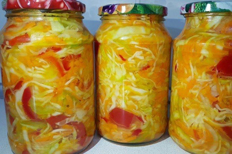 Salade de poivrons doux au chou pour l'hiver