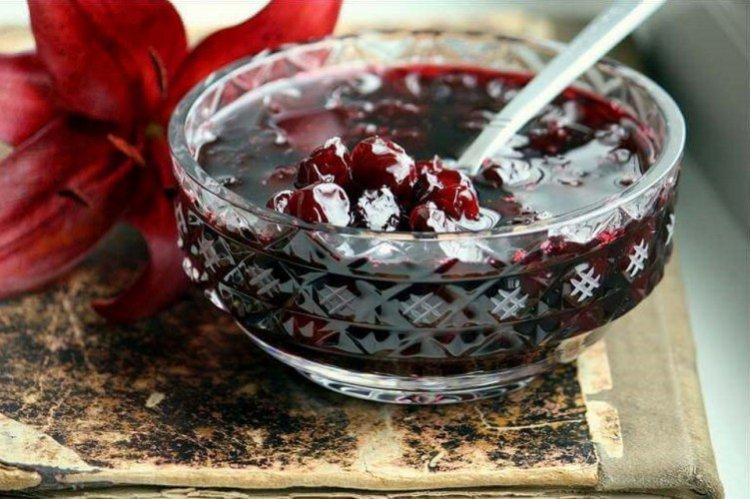 Confiture de cassis et cerises