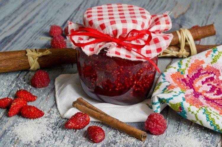 Confiture de fraises et framboises