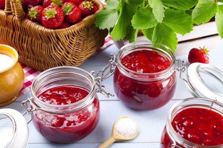 Confiture de cerises blanches et fraises