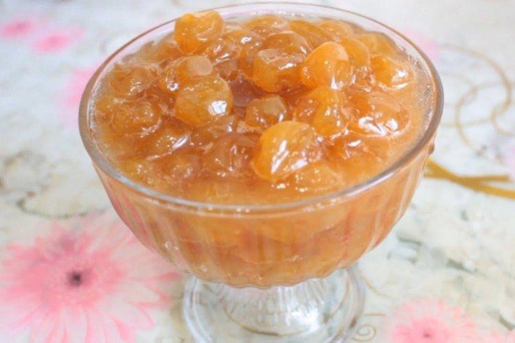 Confiture épaisse de cerises blanches