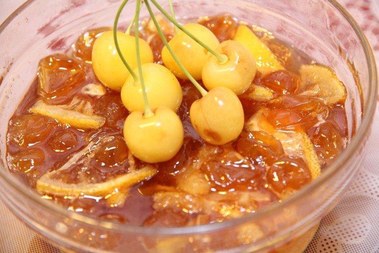 Confiture de cerises blanches et rouges