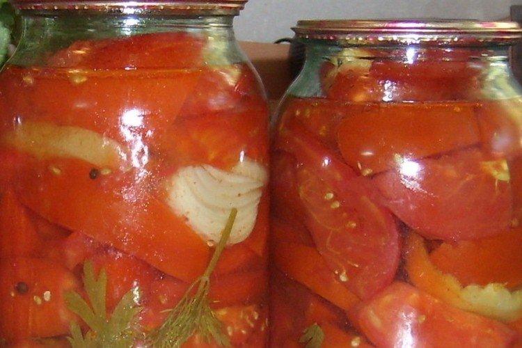 Salade de tomates aux noix pour l'hiver