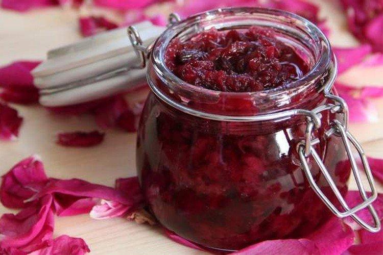 Confiture de groseilles aux pétales de rose