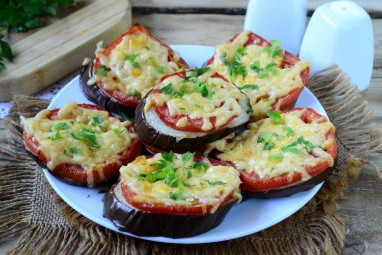Aubergine aux tomates et ail au fromage