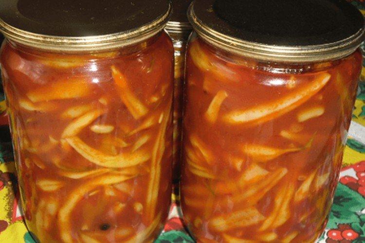 Récolte des haricots verts pour l'hiver