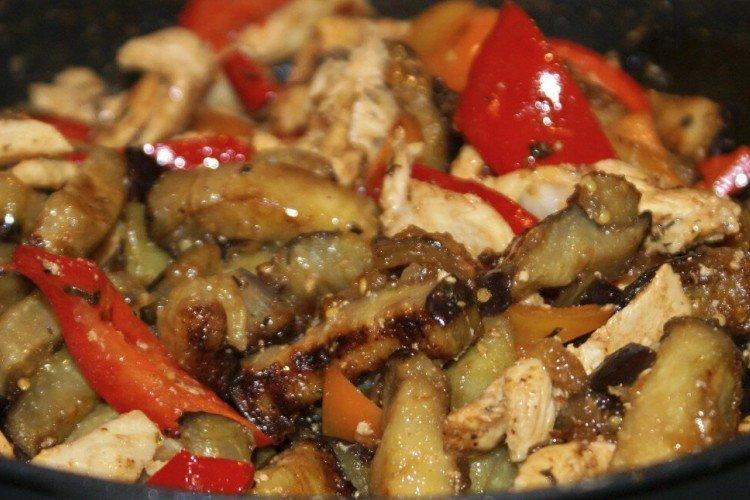 Aubergine aux tomates et poulet