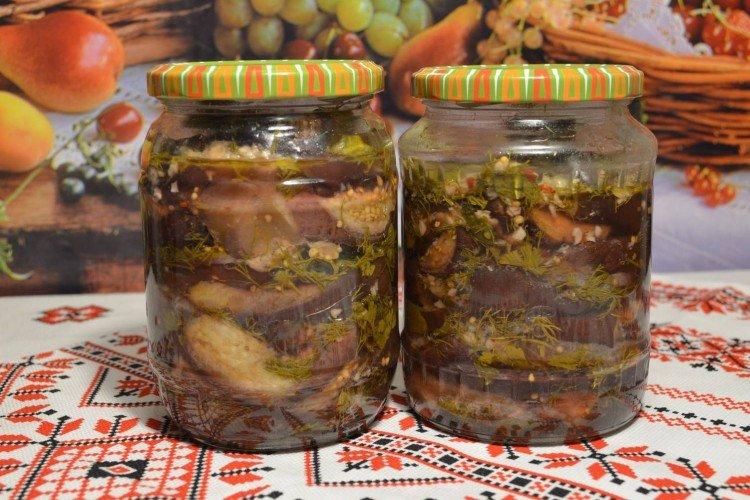 Aubergine pour l'hiver aux herbes