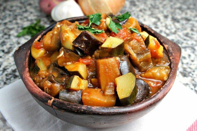 Sauté de légumes avec de la viande