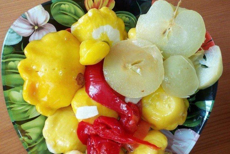 Courge marinée aux pommes pour l'hiver